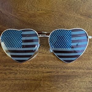 HEART-SHAPED AMERICAN FLAG sunglasses